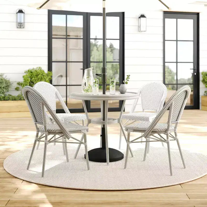 Table de bistrot ronde d'intérieur/extérieur Martha Stewart Lily Pond 31 avec cadre en aluminium effet bois et plateau en rotin tressé