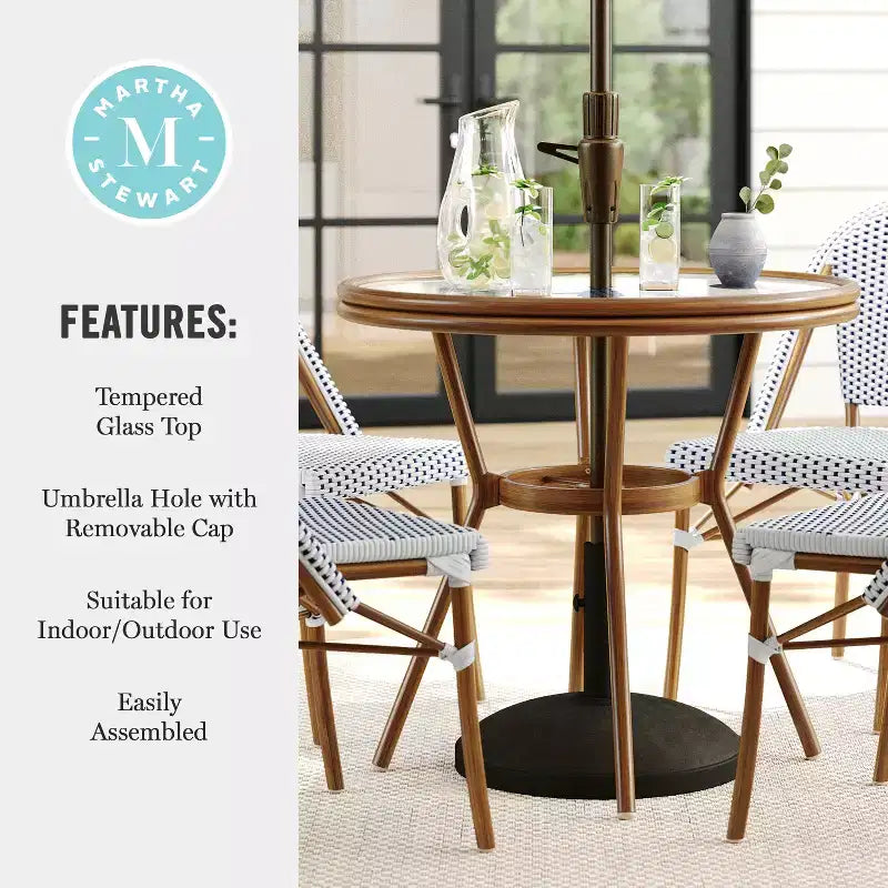 Table de bistrot ronde d'intérieur/extérieur Martha Stewart Lily Pond 31 avec cadre en aluminium effet bois et plateau en rotin tressé