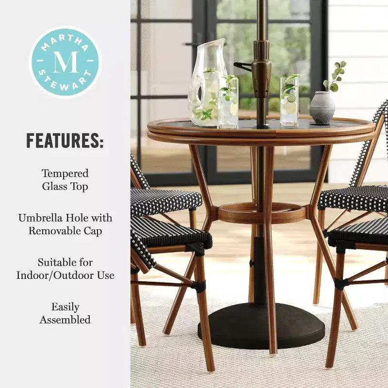 Table de bistrot ronde d'intérieur/extérieur Martha Stewart Lily Pond 31 avec cadre en aluminium effet bois et plateau en rotin tressé