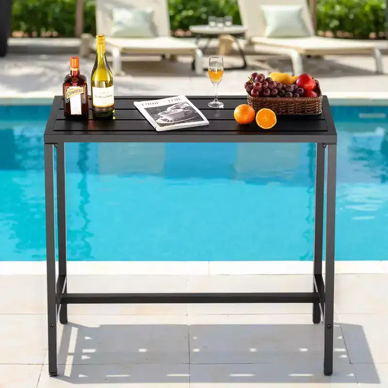 Table de bar d'extérieur VEVOR, Table de bar de patio 100 x 38 cm, Plateau étanche et cadre métallique robuste, Tables de salle à manger rectangulaires hauteur comptoir, Noir