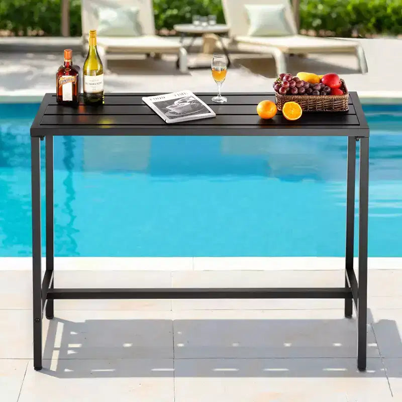 Table de bar d'extérieur VEVOR, table de bar de patio de 120 x 38 cm, plateau étanche et cadre métallique robuste, tables de salle à manger rectangulaires hauteur comptoir, noir