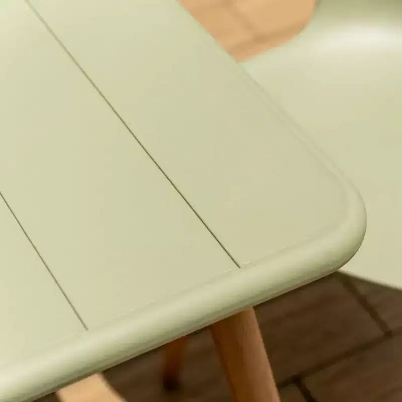 Table de bistrot urbaine en résine recyclée et pieds finition teck – vert