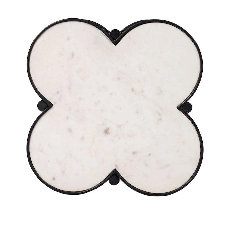 Table d'appoint Chloé, plateau en marbre véritable blanc en forme de trèfle avec cadre en fer noir