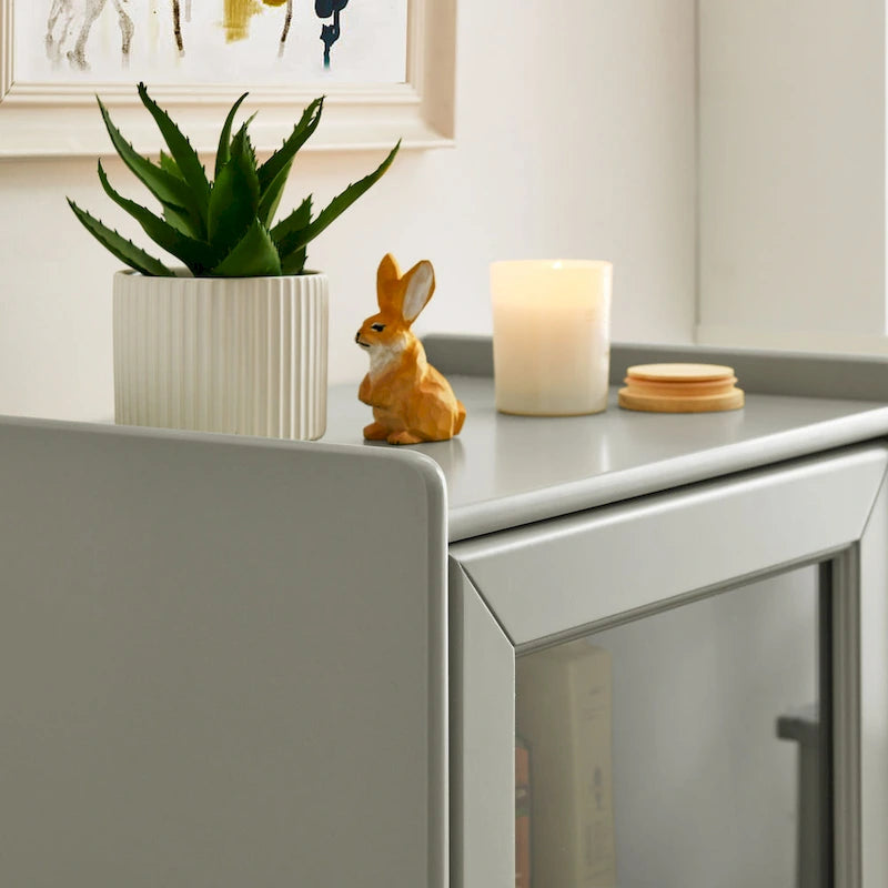Meuble de rangement de salle de bain moderne avec porte vitrée, deux étagères réglables et tiroir