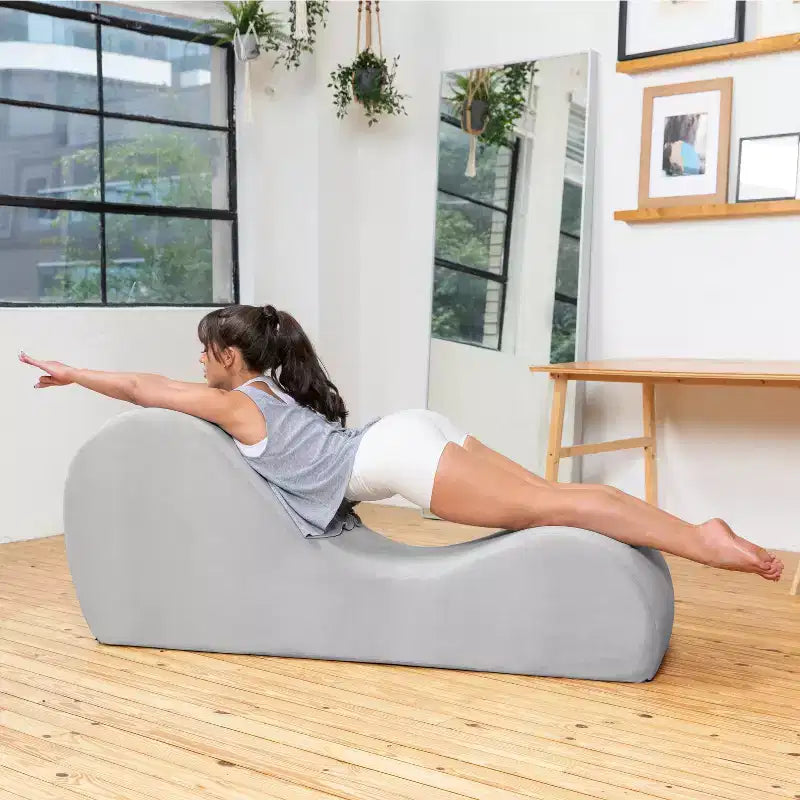 Avana Sleek Chaise Longue pour le yoga – Fabriquée aux États-Unis – Idéale pour les étirements, la relaxation, l'exercice et plus encore, 60D x 18W x 26H pouces, Gris clair