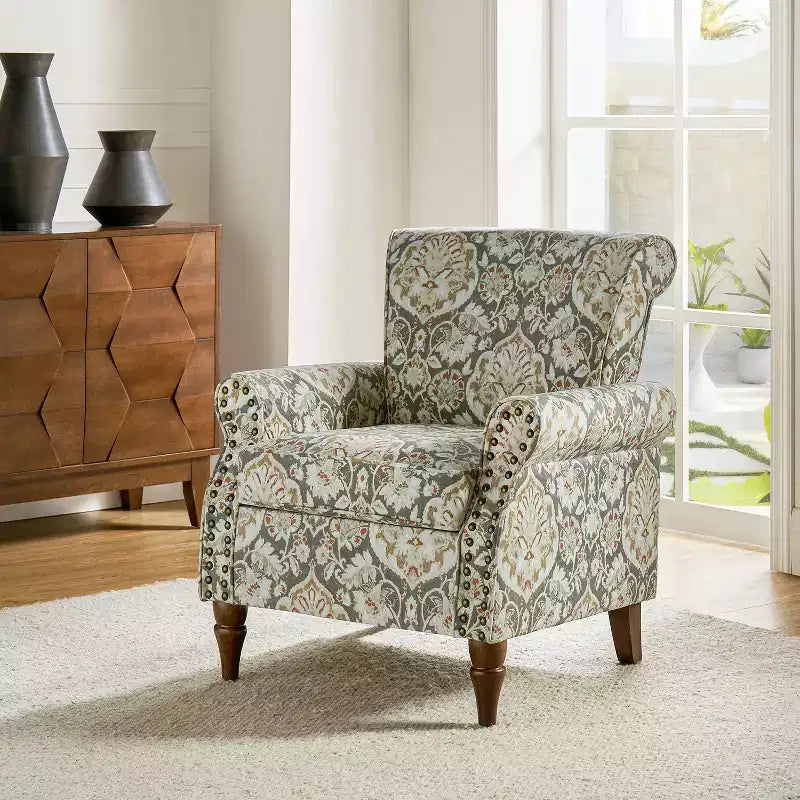 Fauteuil en bois traditionnel Araceli, rembourré à motifs floraux, avec dossier à oreilles et garniture cloutée | ART OF LIVING DESIGNS