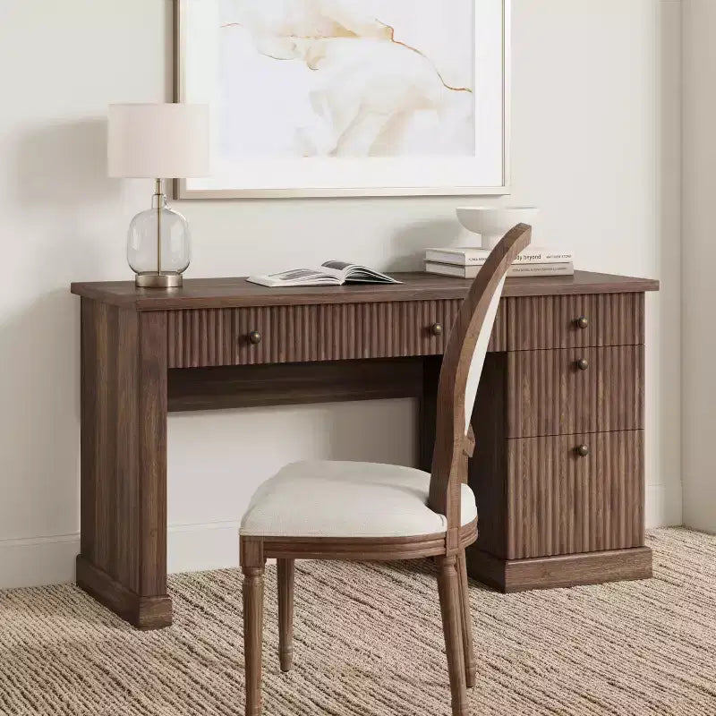 Meuble de rangement de bureau cannelé, bureau de direction moderne de 54 po avec station de recharge, bureau d'ordinateur en bois avec tiroirs classeurs pour bureau d'étude