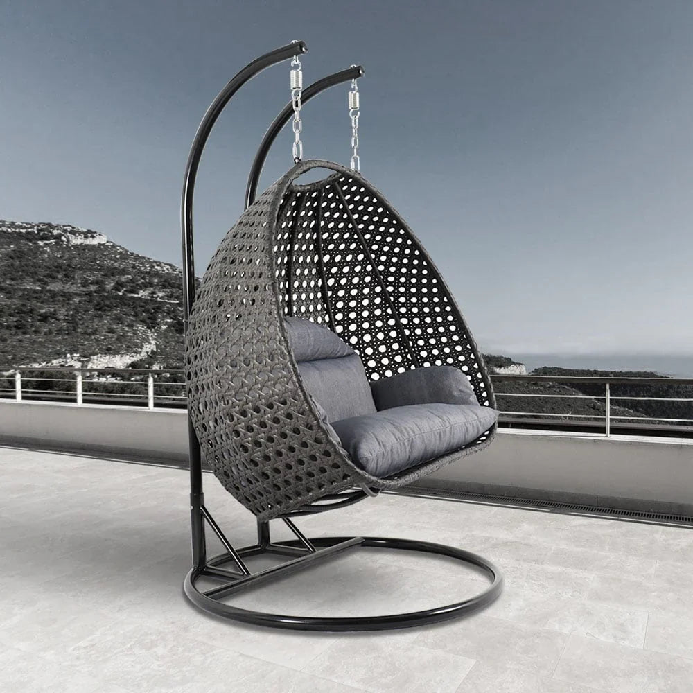 LeisureMod Fauteuil suspendu œuf 2 places avec support - Balançoire / hamac de patio en rotin osier pour extérieur/intérieur avec coussins