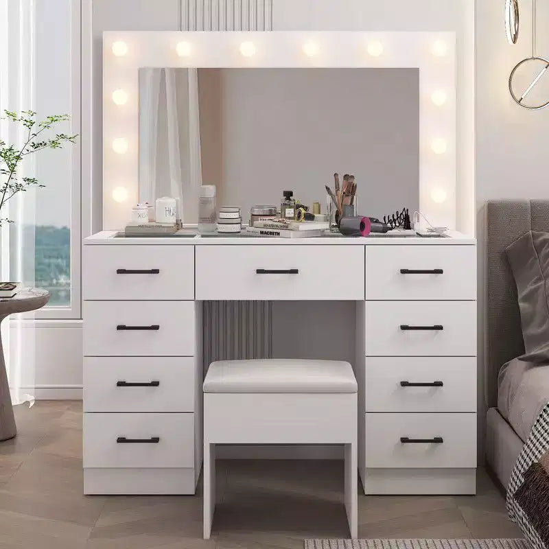 Ensemble de coiffeuse blanche
