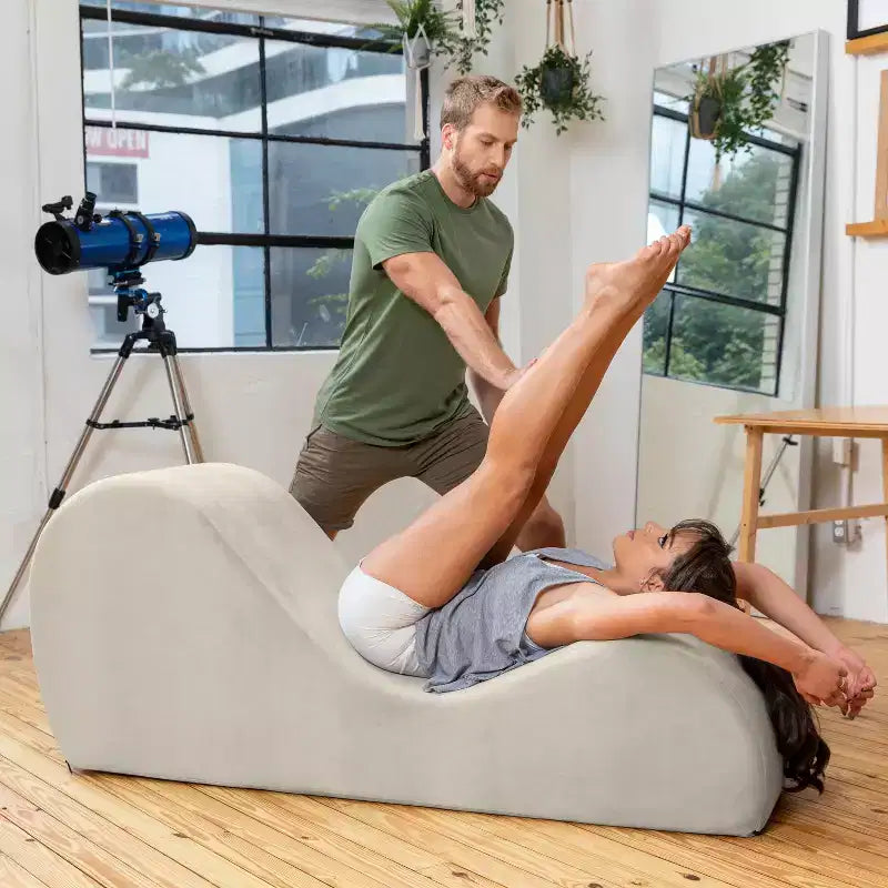 Avana Sleek Chaise Longue pour le yoga – Fabriquée aux États-Unis – Idéale pour les étirements, la relaxation, l'exercice et plus encore, 60D x 18W x 26H pouces, Gris clair