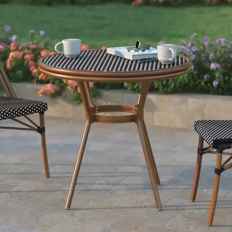 Table de style bistrot Emma & Oliver Colmar, 80 cm, pour intérieur/extérieur, avec rotin PE, plateau en verre et cadre en métal finition bambou