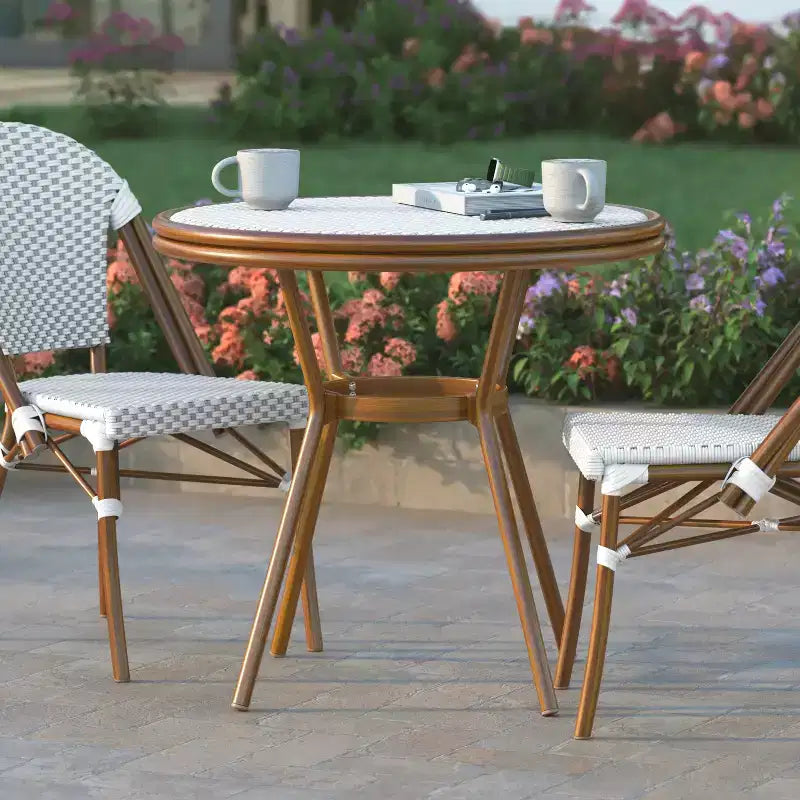 Table de style bistrot Emma & Oliver Colmar, 80 cm, pour intérieur/extérieur, avec rotin PE, plateau en verre et cadre en métal finition bambou