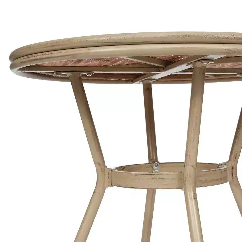 Table de style bistrot Celia de Merrick Lane avec plateau en verre trempé, rotin PE et cadre en métal finition bambou pour usage intérieur/extérieur.