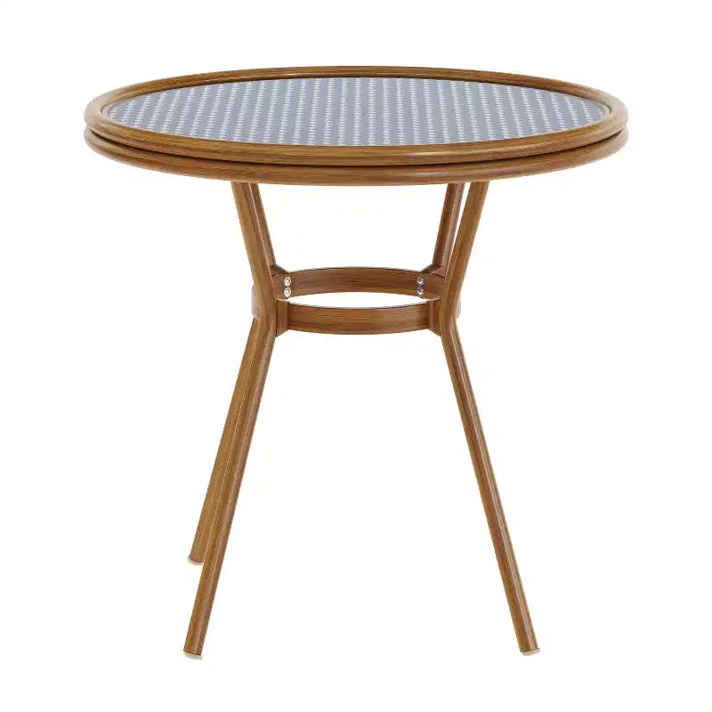 Table de style bistrot Celia de Merrick Lane avec plateau en verre trempé, rotin PE et cadre en métal finition bambou pour usage intérieur/extérieur.