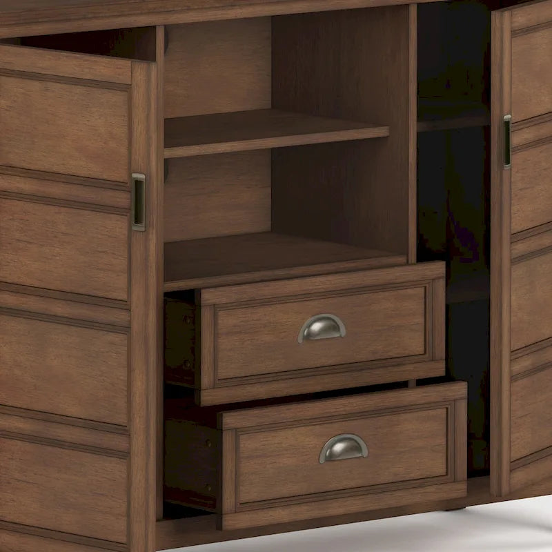 WYNDENHALL Portland Meuble TV média de style transitoire en BOIS MASSIF de 137 cm de large pour téléviseurs jusqu'à 60 pouces - 137 L x 44,5 P x 91,5 H cm