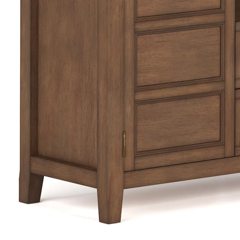WYNDENHALL Portland Meuble TV média de style transitoire en BOIS MASSIF de 137 cm de large pour téléviseurs jusqu'à 60 pouces - 137 L x 44,5 P x 91,5 H cm