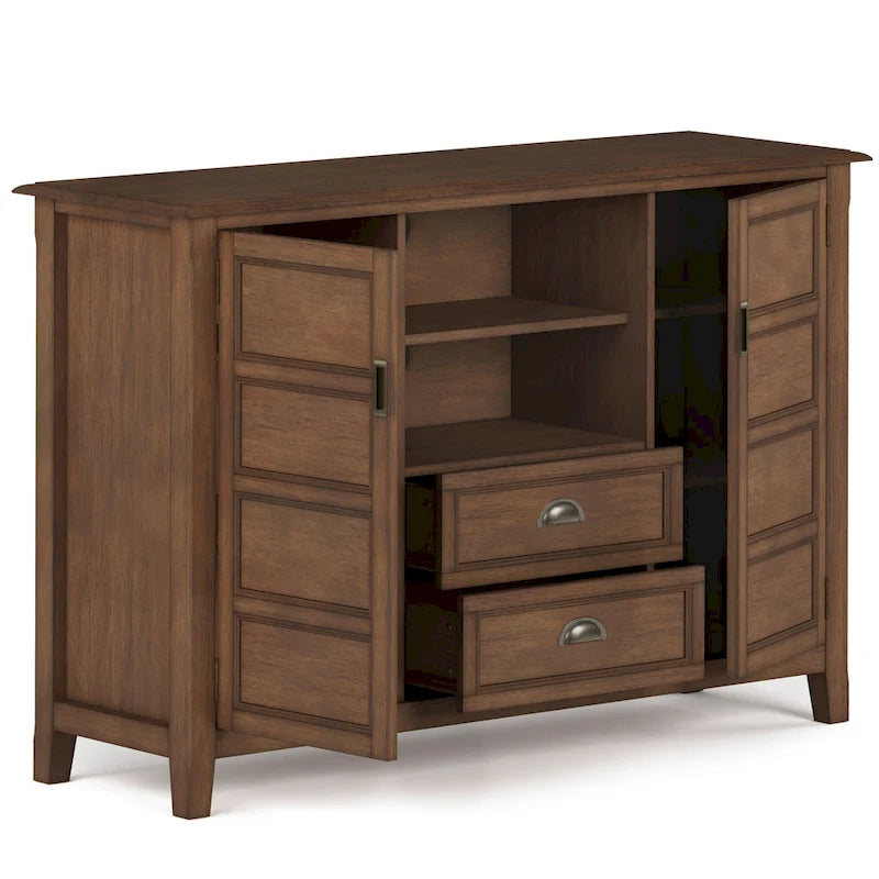WYNDENHALL Portland Meuble TV média de style transitoire en BOIS MASSIF de 137 cm de large pour téléviseurs jusqu'à 60 pouces - 137 L x 44,5 P x 91,5 H cm