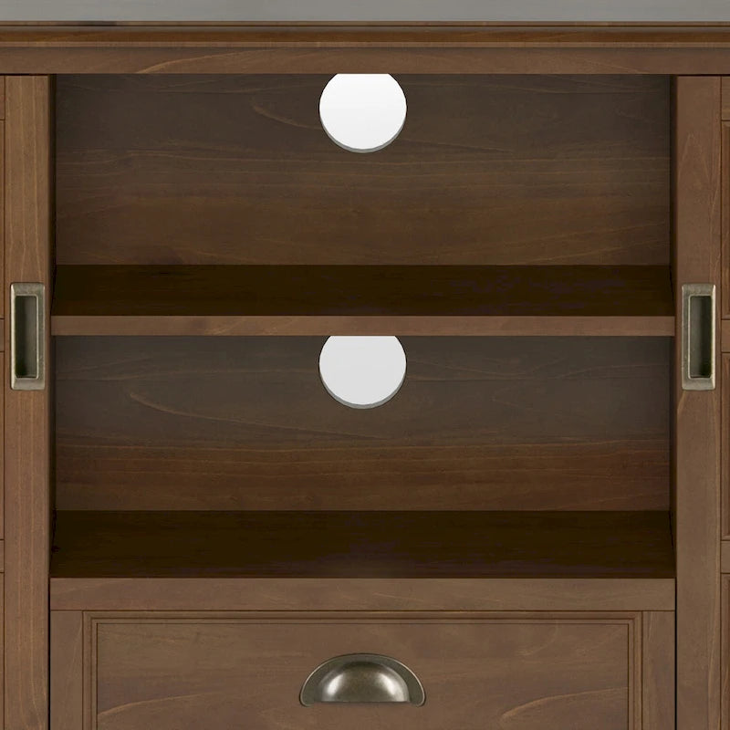 WYNDENHALL Portland Meuble TV média de style transitoire en BOIS MASSIF de 137 cm de large pour téléviseurs jusqu'à 60 pouces - 137 L x 44,5 P x 91,5 H cm