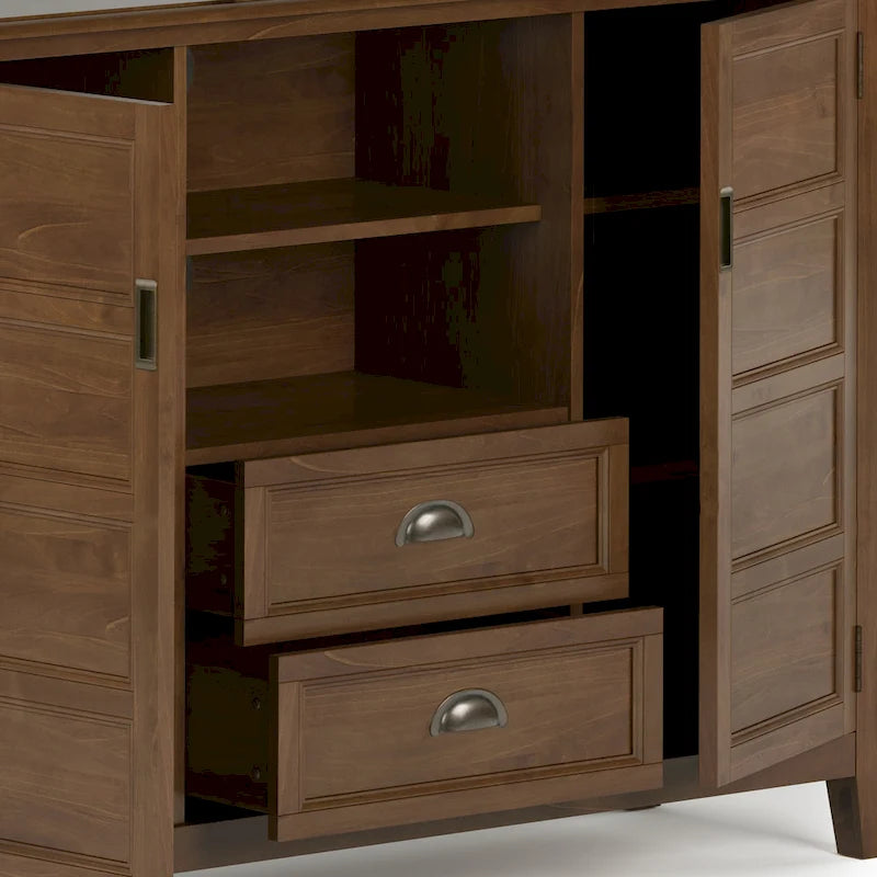 WYNDENHALL Portland Meuble TV média de style transitoire en BOIS MASSIF de 137 cm de large pour téléviseurs jusqu'à 60 pouces - 137 L x 44,5 P x 91,5 H cm