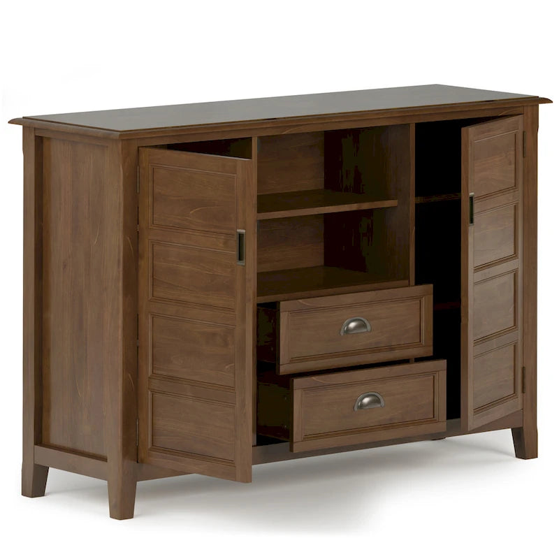 WYNDENHALL Portland Meuble TV média de style transitoire en BOIS MASSIF de 137 cm de large pour téléviseurs jusqu'à 60 pouces - 137 L x 44,5 P x 91,5 H cm