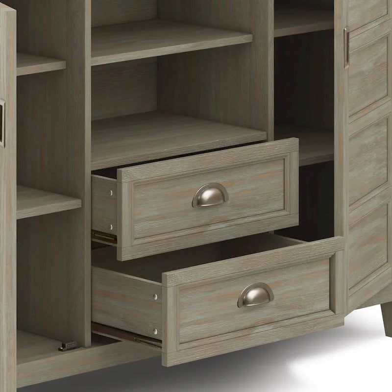 WYNDENHALL Portland Meuble TV média de style transitoire en BOIS MASSIF de 137 cm de large pour téléviseurs jusqu'à 60 pouces - 137 L x 44,5 P x 91,5 H cm