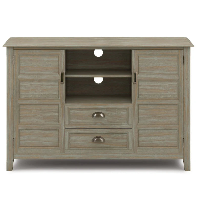 WYNDENHALL Portland Meuble TV média de style transitoire en BOIS MASSIF de 137 cm de large pour téléviseurs jusqu'à 60 pouces - 137 L x 44,5 P x 91,5 H cm