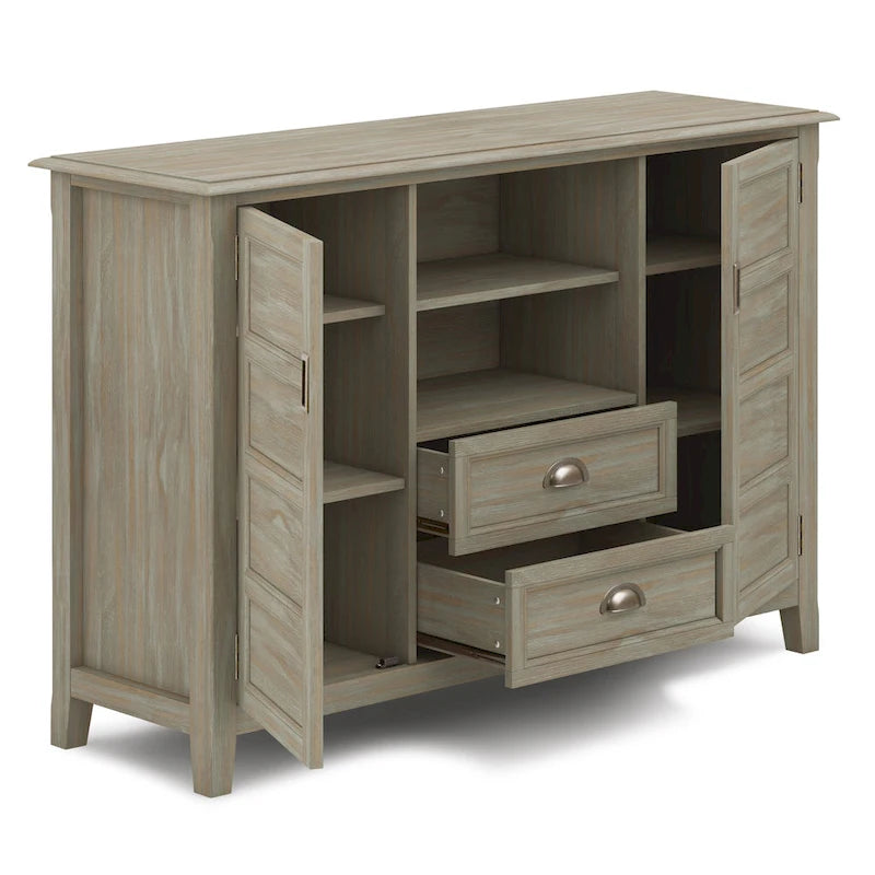 WYNDENHALL Portland Meuble TV média de style transitoire en BOIS MASSIF de 137 cm de large pour téléviseurs jusqu'à 60 pouces - 137 L x 44,5 P x 91,5 H cm