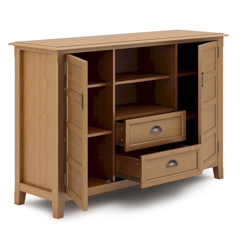 WYNDENHALL Portland Meuble TV média de style transitoire en BOIS MASSIF de 137 cm de large pour téléviseurs jusqu'à 60 pouces - 137 L x 44,5 P x 91,5 H cm