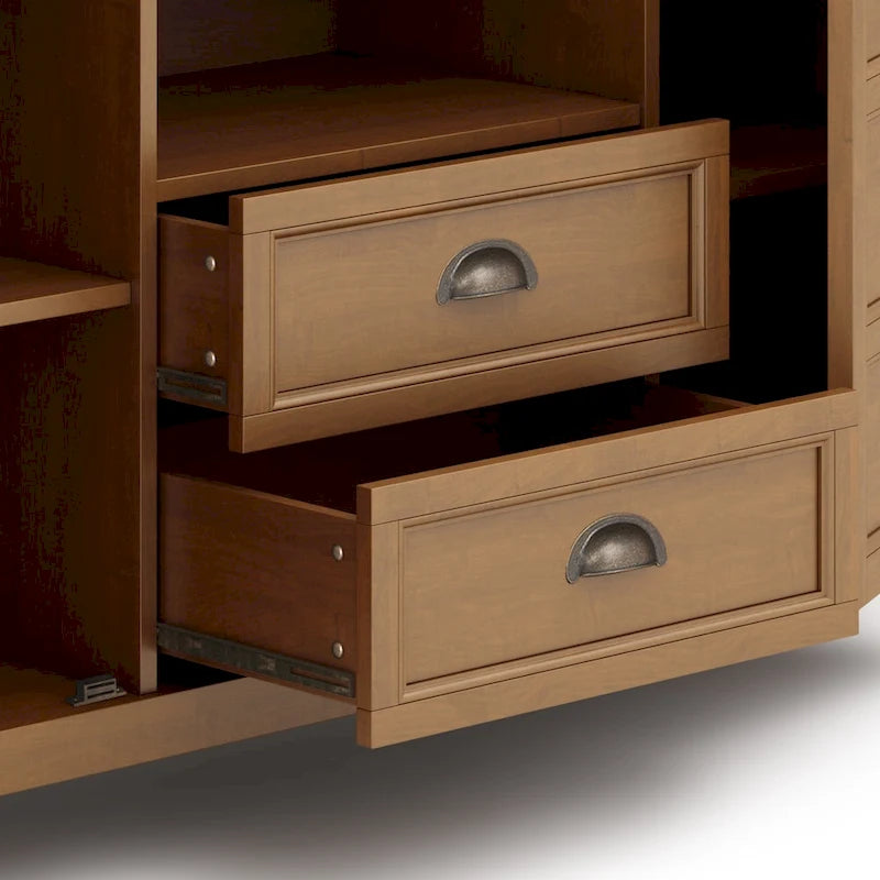 WYNDENHALL Portland Meuble TV média de style transitoire en BOIS MASSIF de 137 cm de large pour téléviseurs jusqu'à 60 pouces - 137 L x 44,5 P x 91,5 H cm