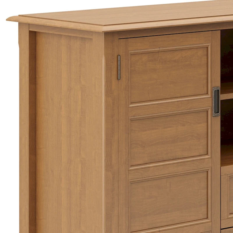 WYNDENHALL Portland Meuble TV média de style transitoire en BOIS MASSIF de 137 cm de large pour téléviseurs jusqu'à 60 pouces - 137 L x 44,5 P x 91,5 H cm
