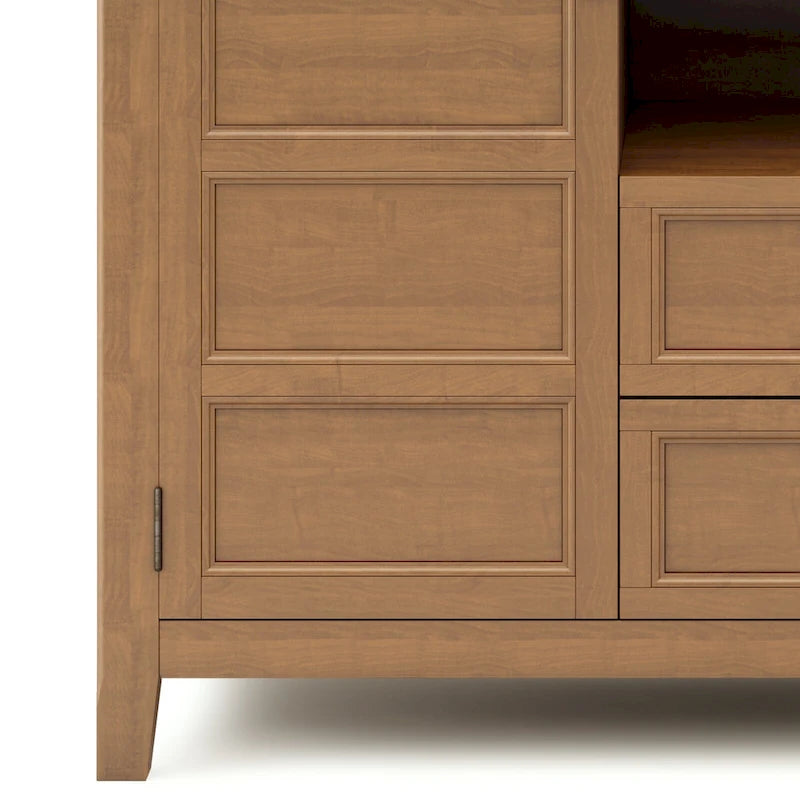 WYNDENHALL Portland Meuble TV média de style transitoire en BOIS MASSIF de 137 cm de large pour téléviseurs jusqu'à 60 pouces - 137 L x 44,5 P x 91,5 H cm