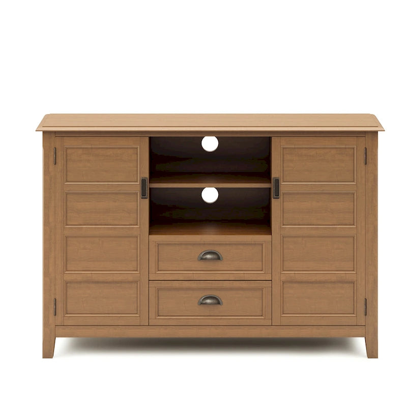 WYNDENHALL Portland Meuble TV média de style transitoire en BOIS MASSIF de 137 cm de large pour téléviseurs jusqu'à 60 pouces - 137 L x 44,5 P x 91,5 H cm