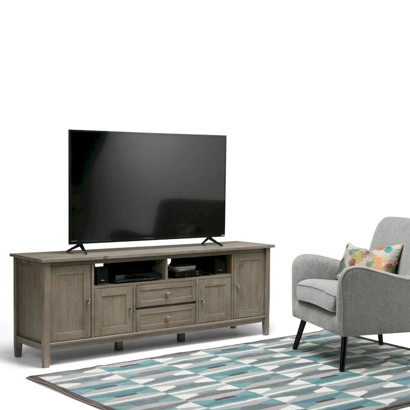 Meuble TV WYNDENHALL Norfolk en BOIS MASSIF de 72 pouces de large pour téléviseurs jusqu'à 80 pouces - 72 L x 17,5 P x 26 H
