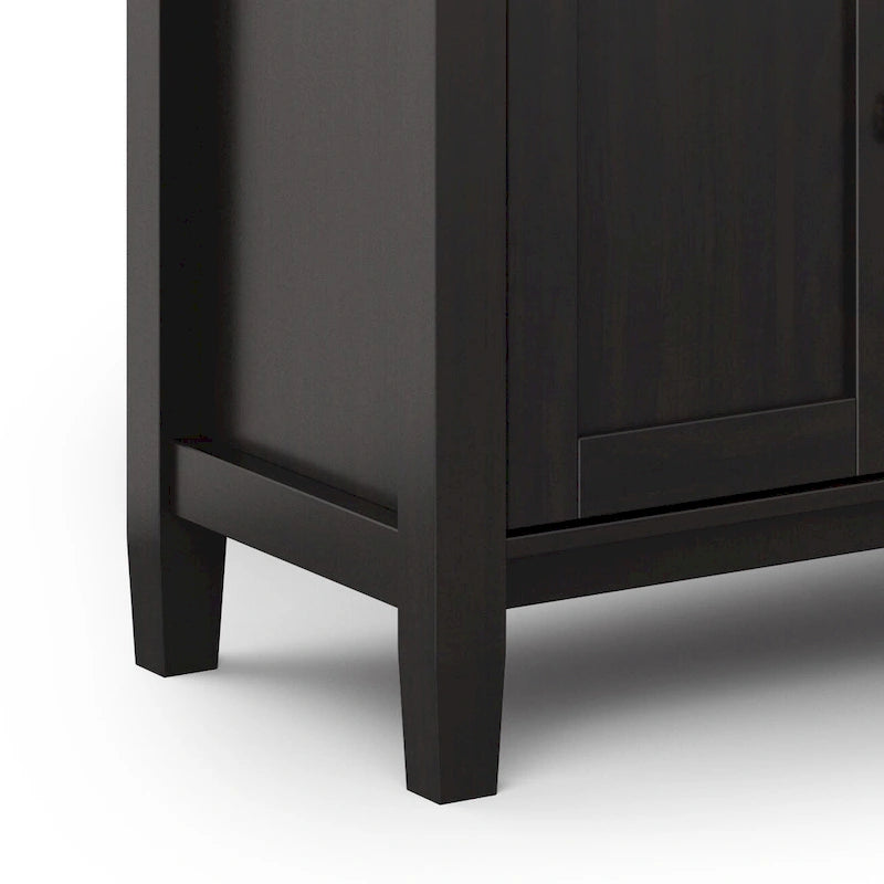 Meuble TV WYNDENHALL Norfolk en BOIS MASSIF de 72 pouces de large pour téléviseurs jusqu'à 80 pouces - 72 L x 17,5 P x 26 H