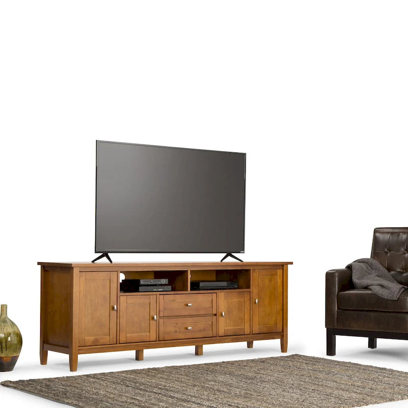 Meuble TV WYNDENHALL Norfolk en BOIS MASSIF de 72 pouces de large pour téléviseurs jusqu'à 80 pouces - 72 L x 17,5 P x 26 H