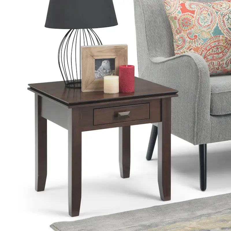 WYNDENHALL Stratford Table d'appoint carrée de style transitoire en BOIS MASSIF de 21 po de largeur