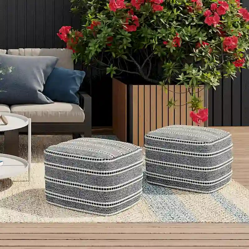 WYNDENHALL Pouf carré tissé Anika en PET recyclé polyester bleu marine et blanc