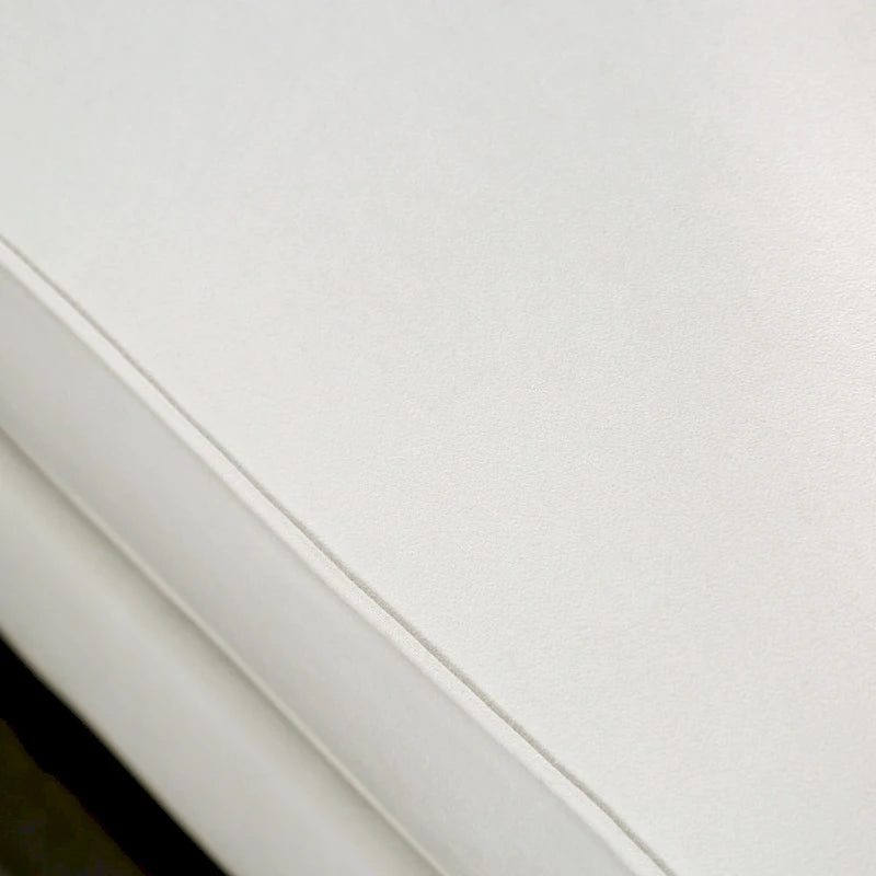 Canapé capitonné Addae Glam White en tissu avec accoudoirs arrondis par Furniture of America