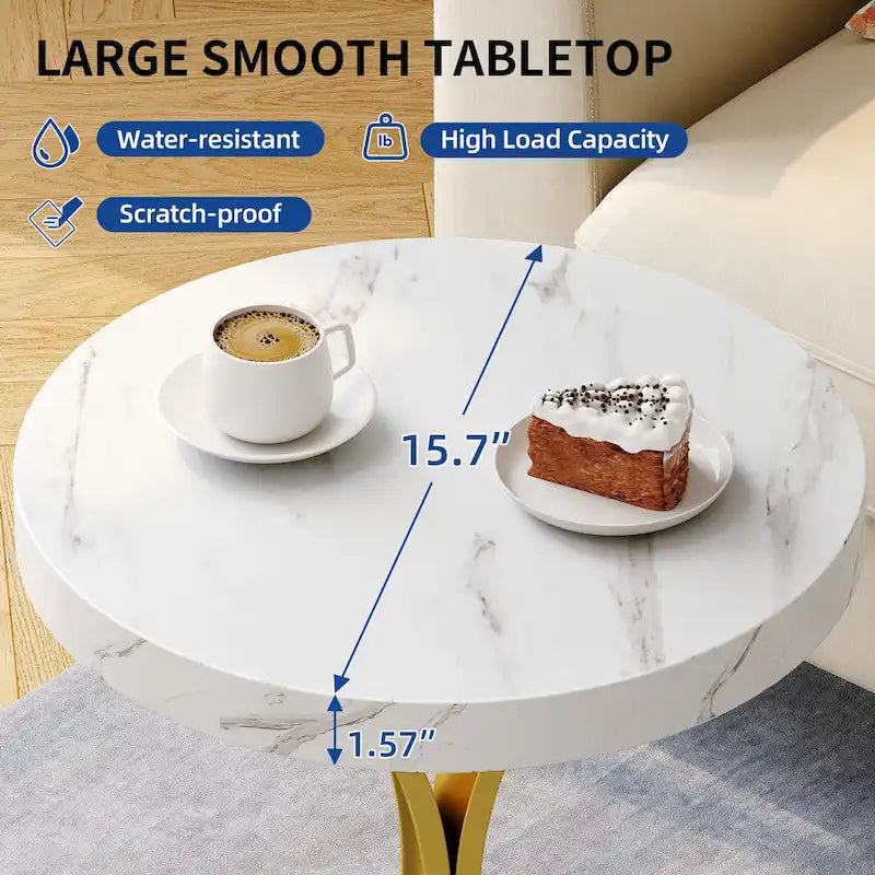 Table d'appoint ronde moderne dorée avec plateau en faux marbre blanc et cadre en métal doré