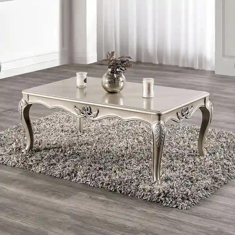 Table basse traditionnelle Clarissa en bois massif avec pieds sculptés de Furniture of America
