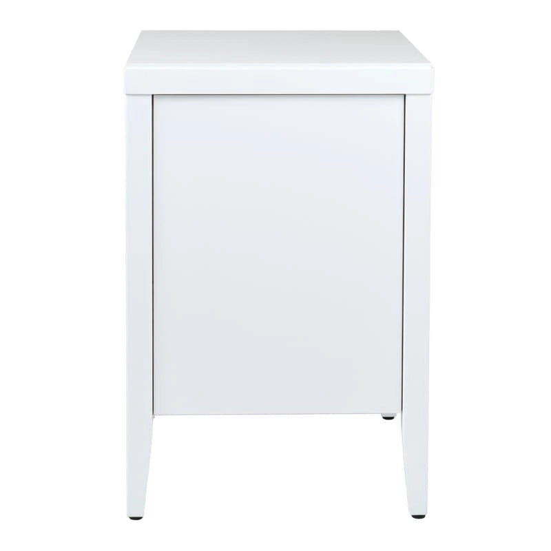 Table de chevet de rangement en bois peint avec tiroirs de East at Main