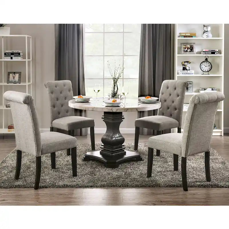 Ensemble de salle à manger rond 5 pièces Brec Farmhouse avec plateau en marbre et chaises capitonnées par Furniture of America