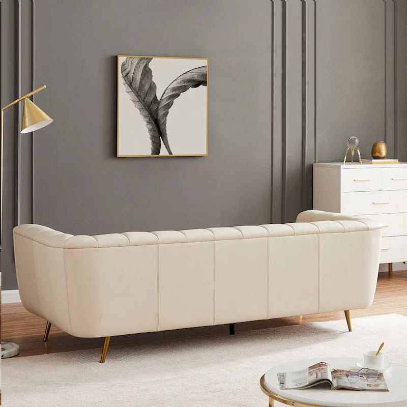 Canapé en cuir rembourré de style moderne du milieu du siècle Clovis de couleur crème