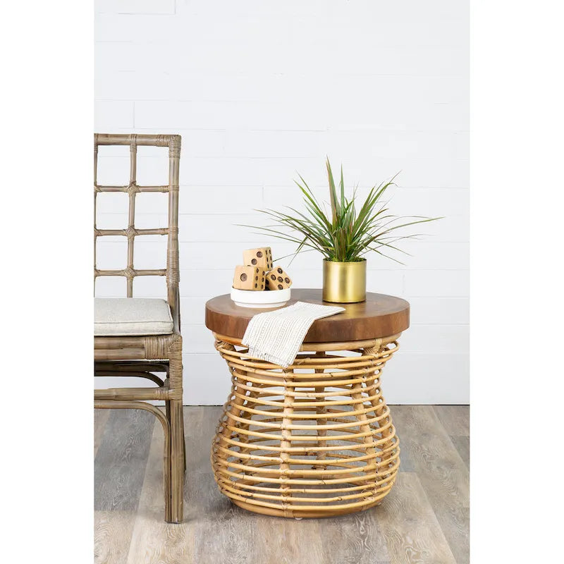 Table d'appoint en rotin avec plateau en bois massif par East at Main