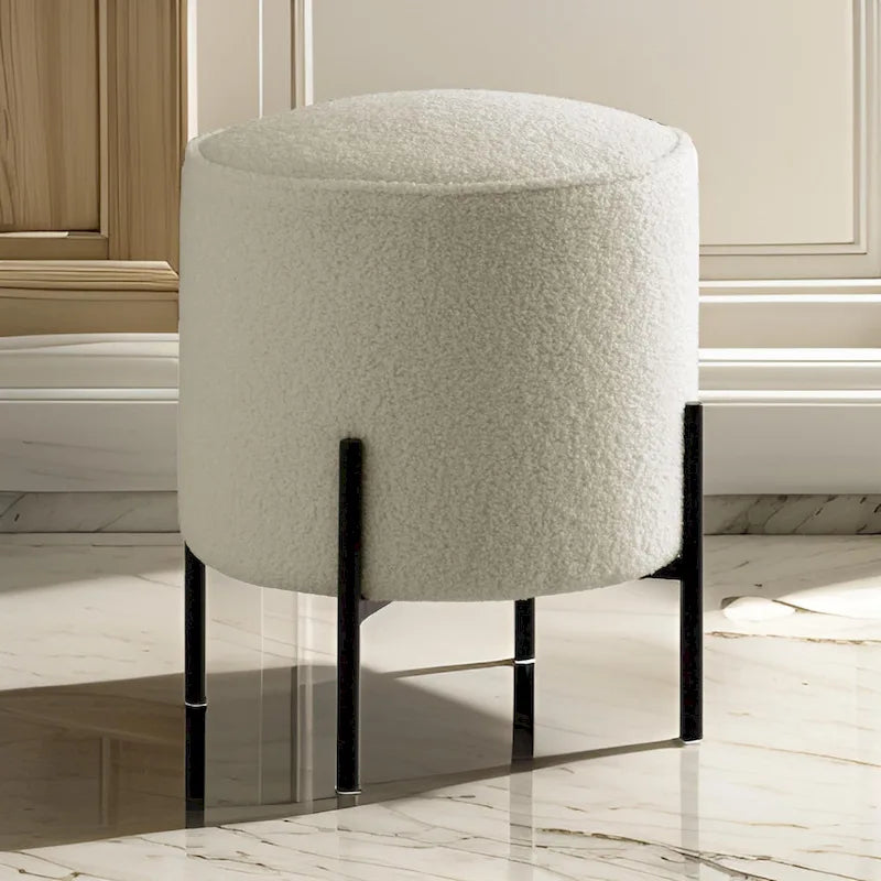 Pouffe moderne en mousse de 18 po, fausse peau de mouton beige, pieds en métal noir mat