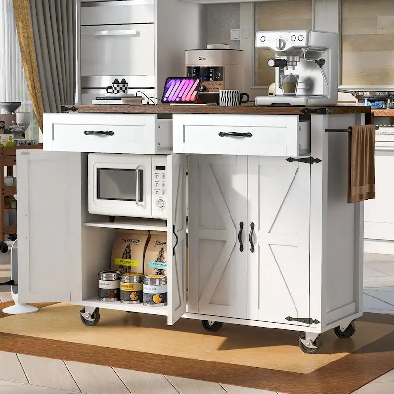 Ilot de cuisine de style campagnard avec prises électriques et abattants