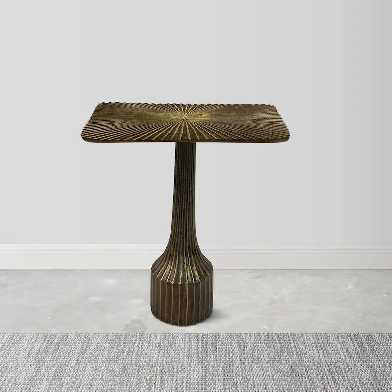 Table d'appoint de 45 cm, base cannelée décorative, plateau carré, finition laiton antique
