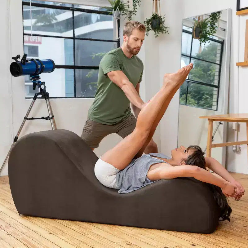 Avana Sleek Chaise Longue pour le yoga – Fabriquée aux États-Unis – Idéale pour les étirements, la relaxation, l'exercice et plus encore, 60D x 18W x 26H pouces, Gris clair