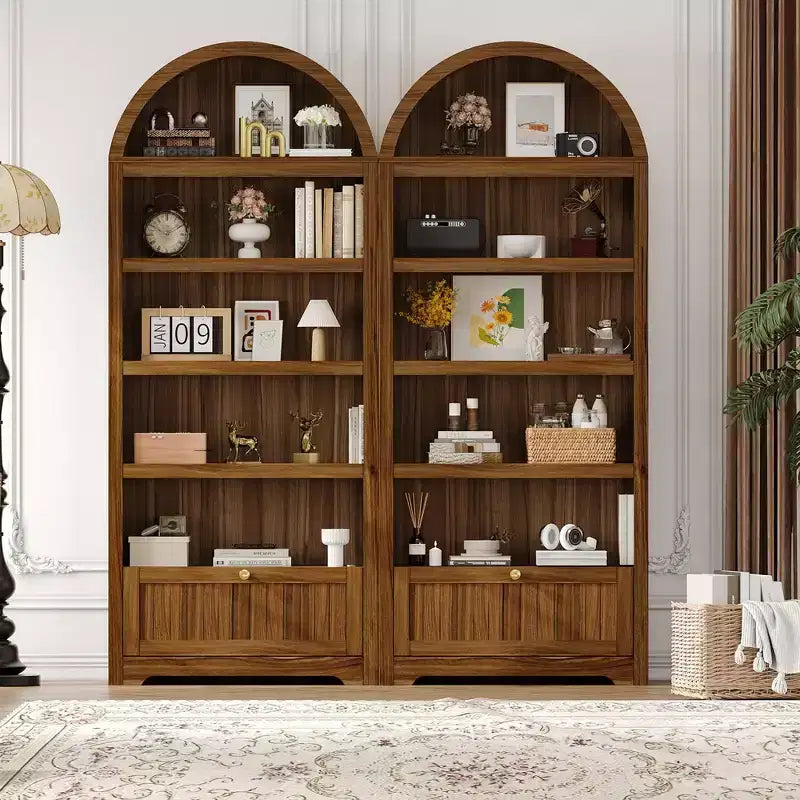 Bibliothèque arquée de 72 po avec tiroir de rangement, armoire de présentation moderne en bois à 6 niveaux avec étagères ouvertes et tiroir inférieur, porte d'armoire incurvée