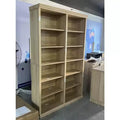 1 bibliothèque à double rangée entièrement ouverte, emballée dans du carton, fabriquée en panneaux PB + MDF